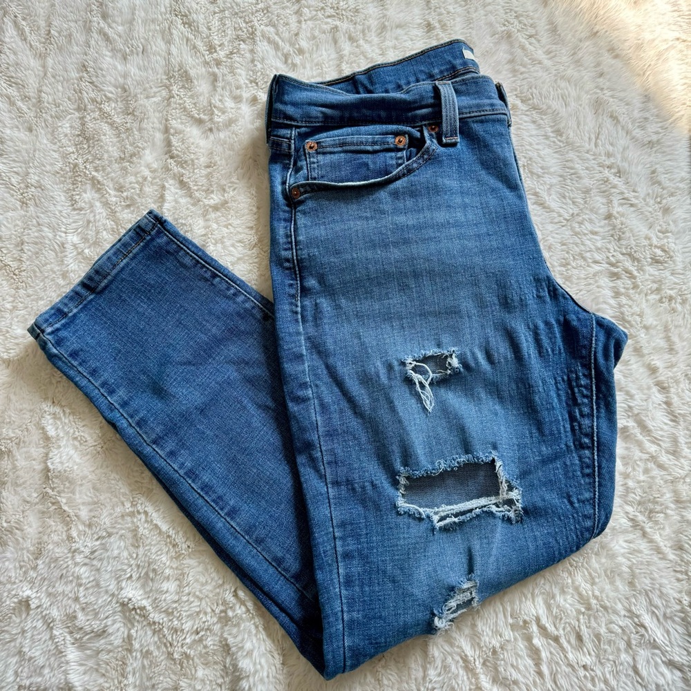 Levi's Women's Boyfriend Distressed Jeans Size 30